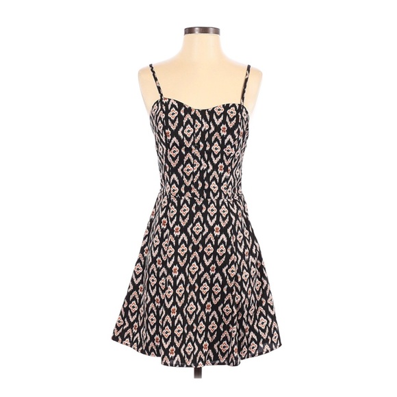 Jessica Simpson Dresses & Skirts - Jessica Simpson Patterned Dress Size XS